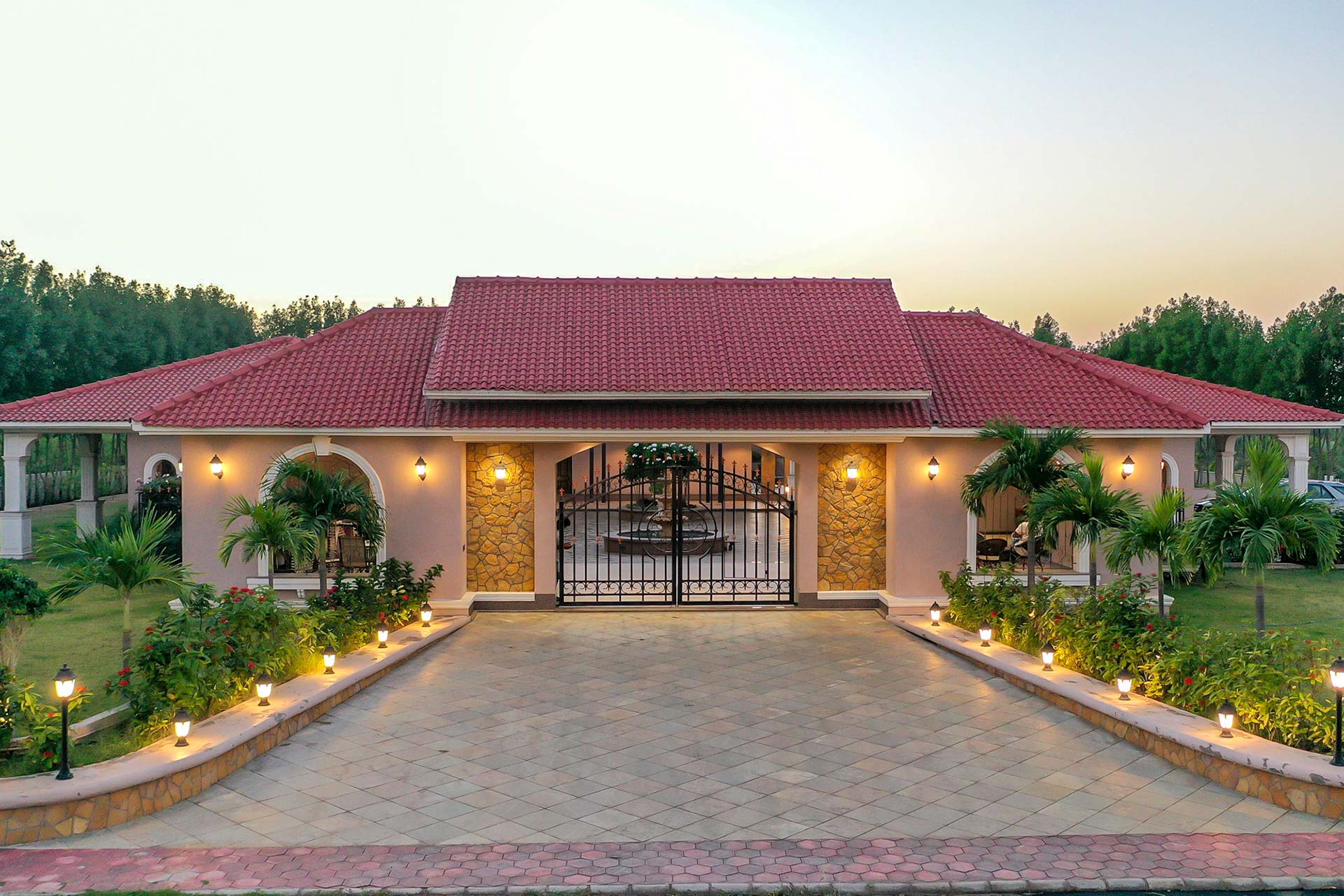 2 Rooms @ Desert Palms