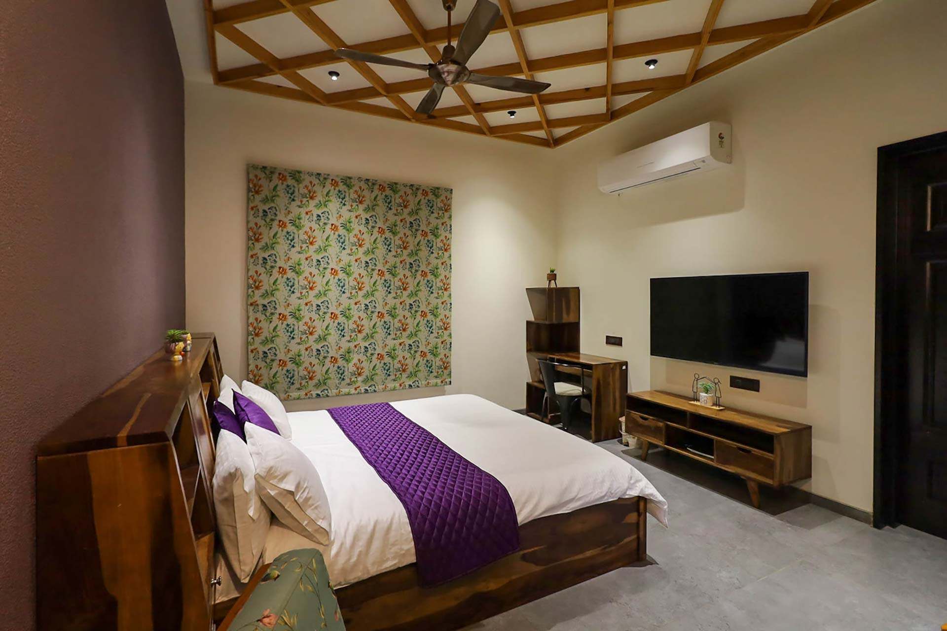 3 Rooms @ Desert Palms