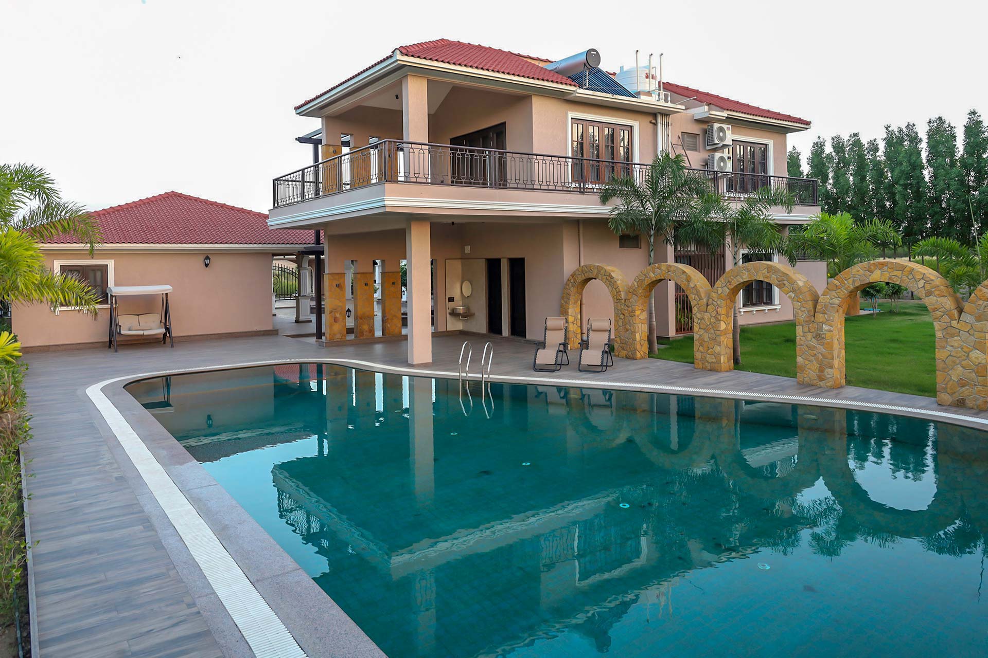 3 Rooms @ Desert Palms
