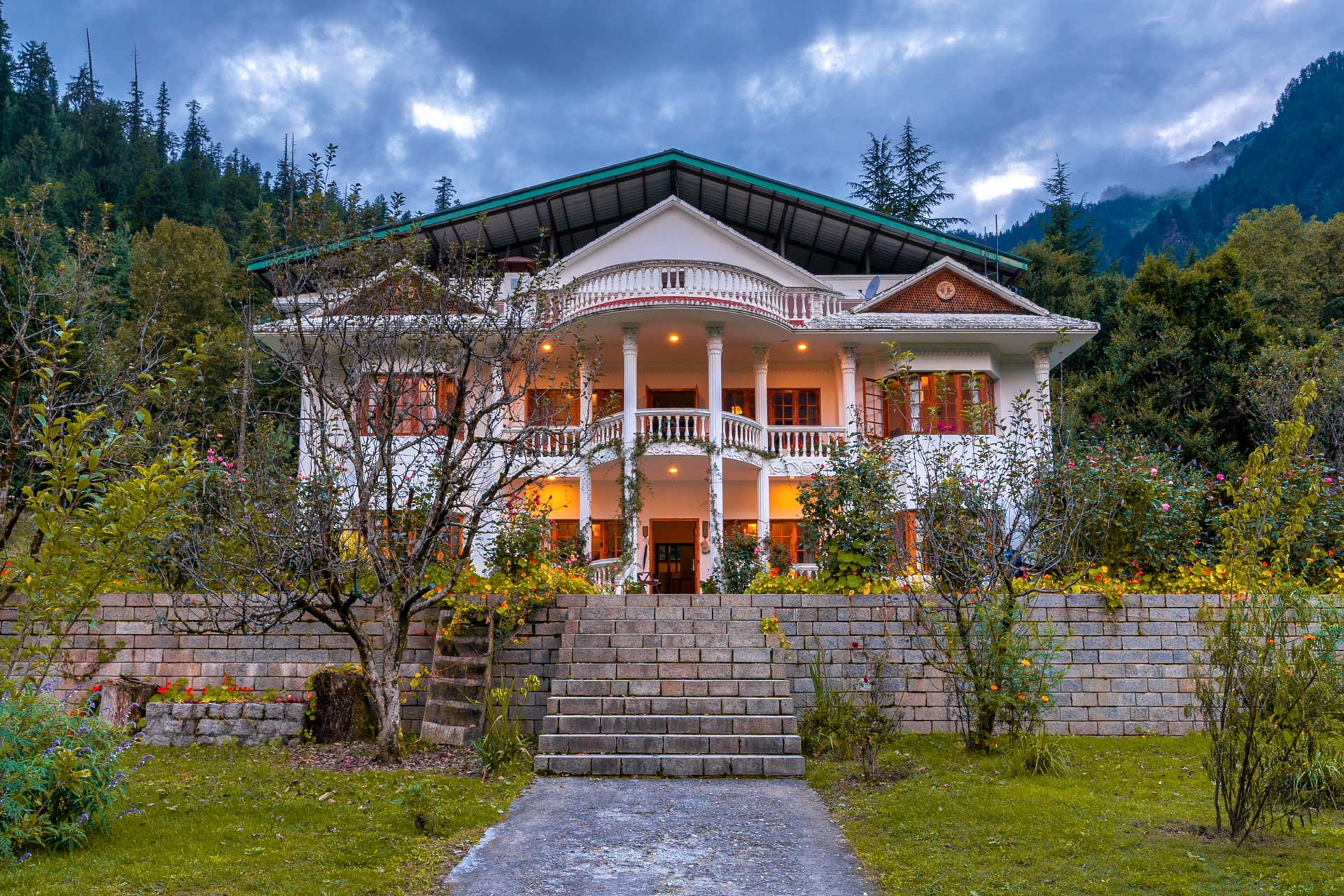 The Lama House, villas to stay in Manali