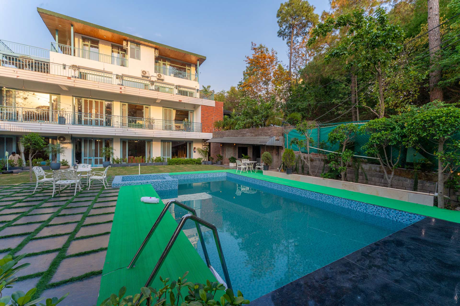 Aykon Estate w/ Outdoor Pool