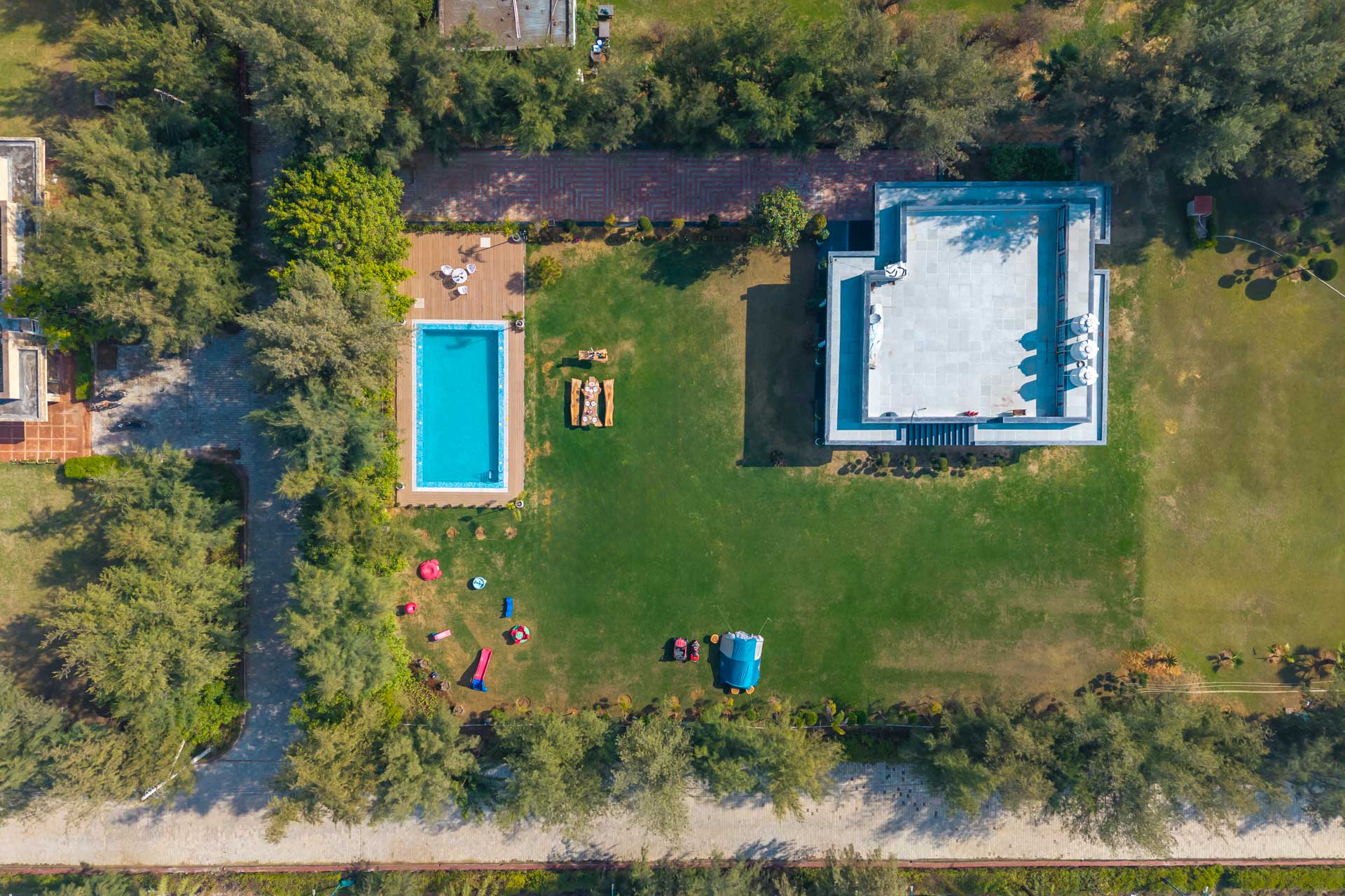 Barton Estate w/ Outdoor Pool - Manesar