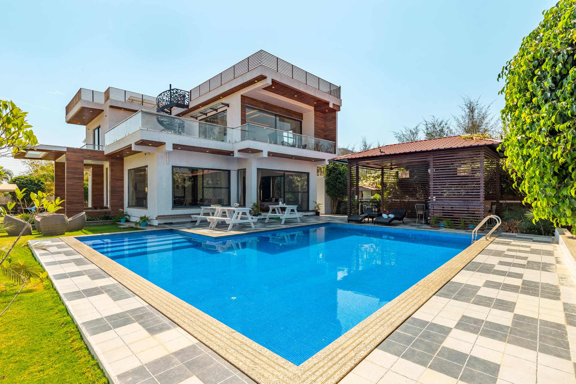 Reverie @ Bella Dream