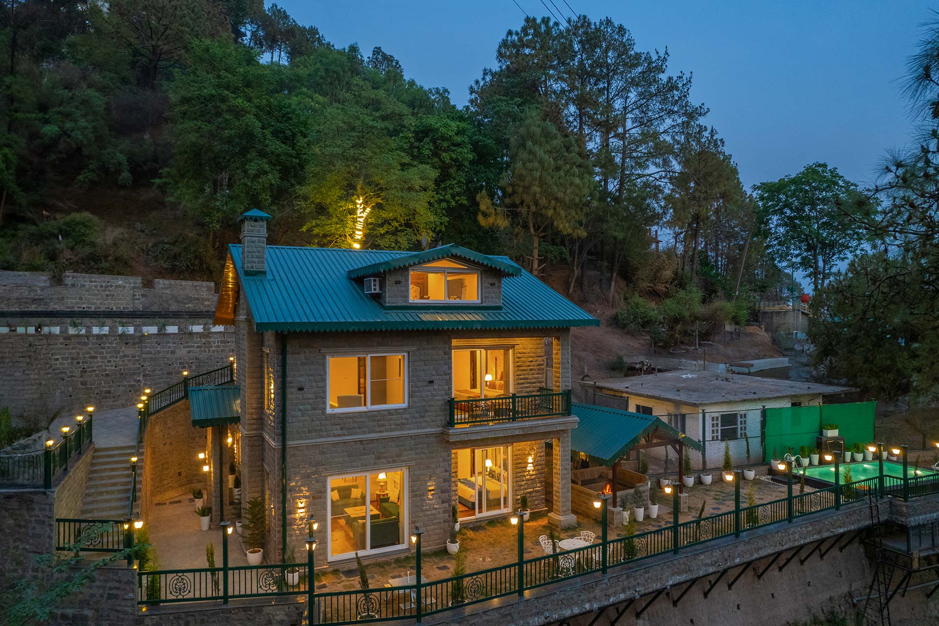 Cas Mir w/ Outdoor Pool