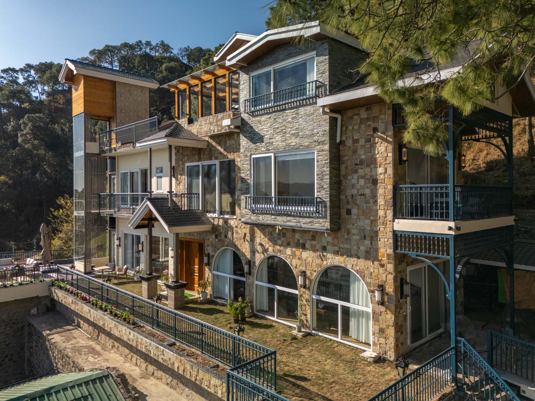 Chestnut Manor