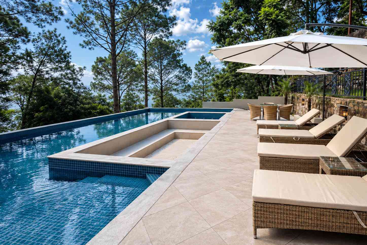 Book Your Luxurious Stay @ The Mansion - 8BHK W/Outdoor Infinity