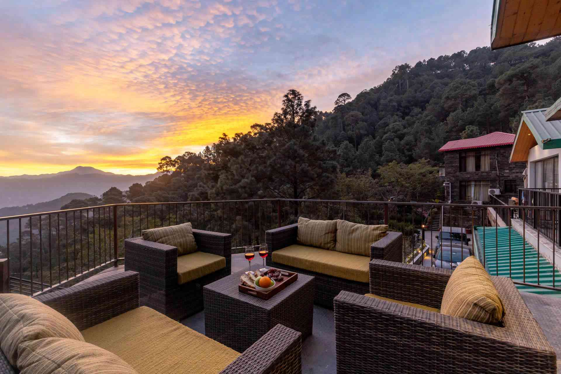 Cafe Rudra Kasauli best cafes in kasauli with valley view