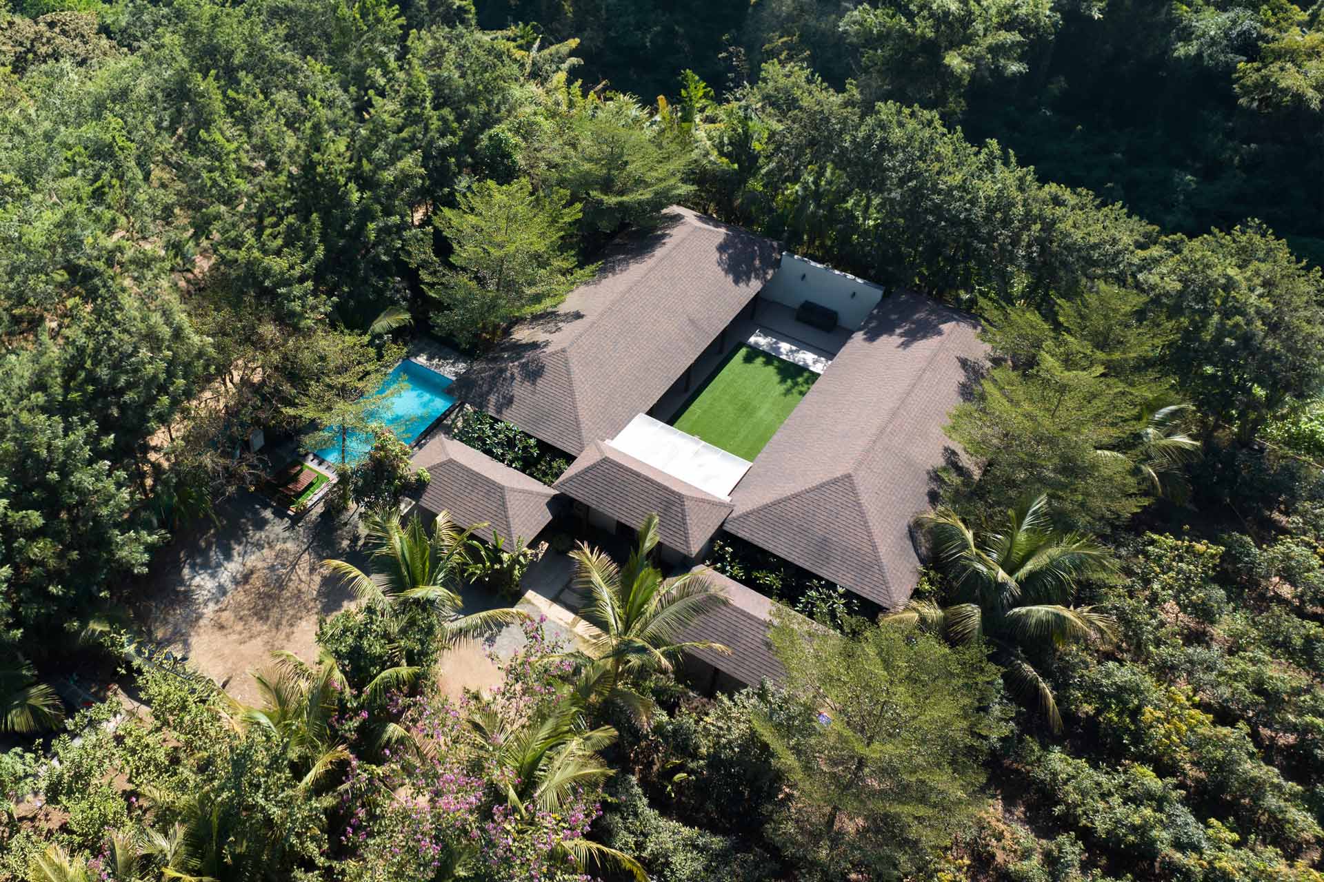 Farmhouse Retreat - Image 2