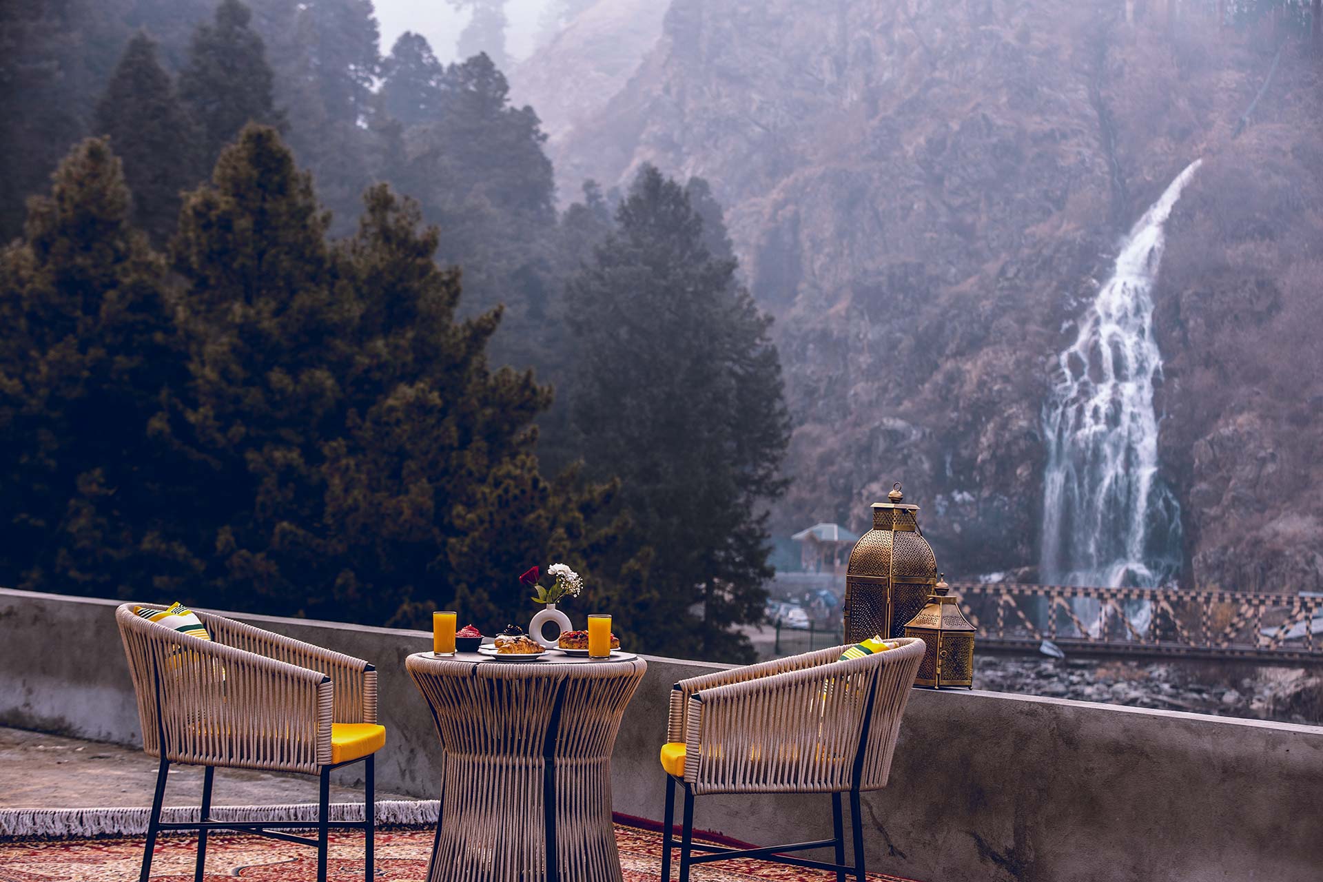 Frosty @ Frozen Fall - Tangmarg w/ Breakfast Included - Image 3