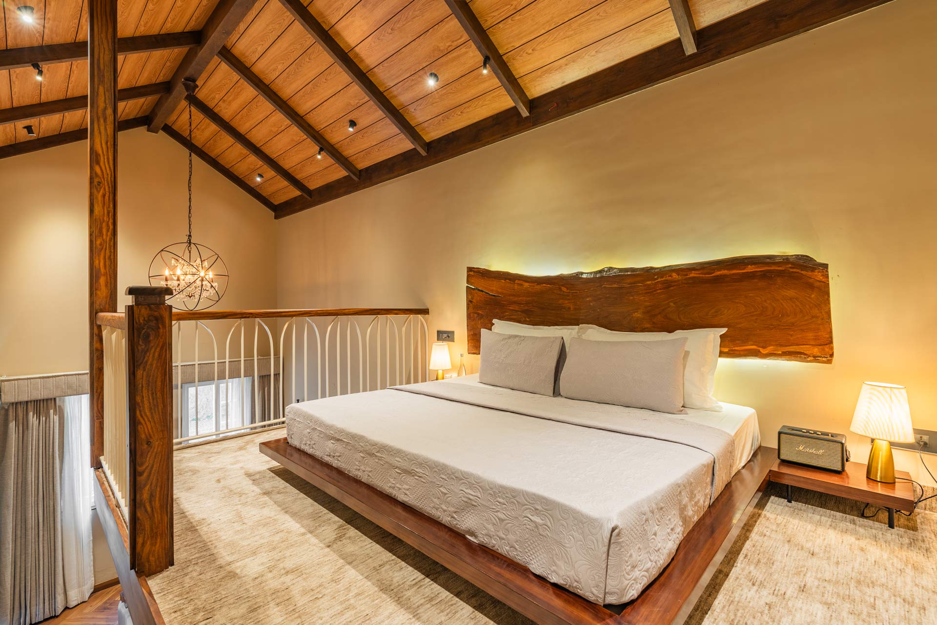 ILIKA W Heated Infinity Pool and Jacuzzi