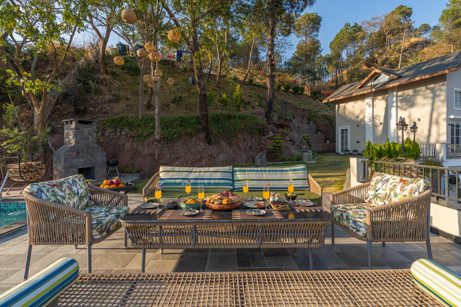 ILIKA W Heated Infinity Pool and Jacuzzi