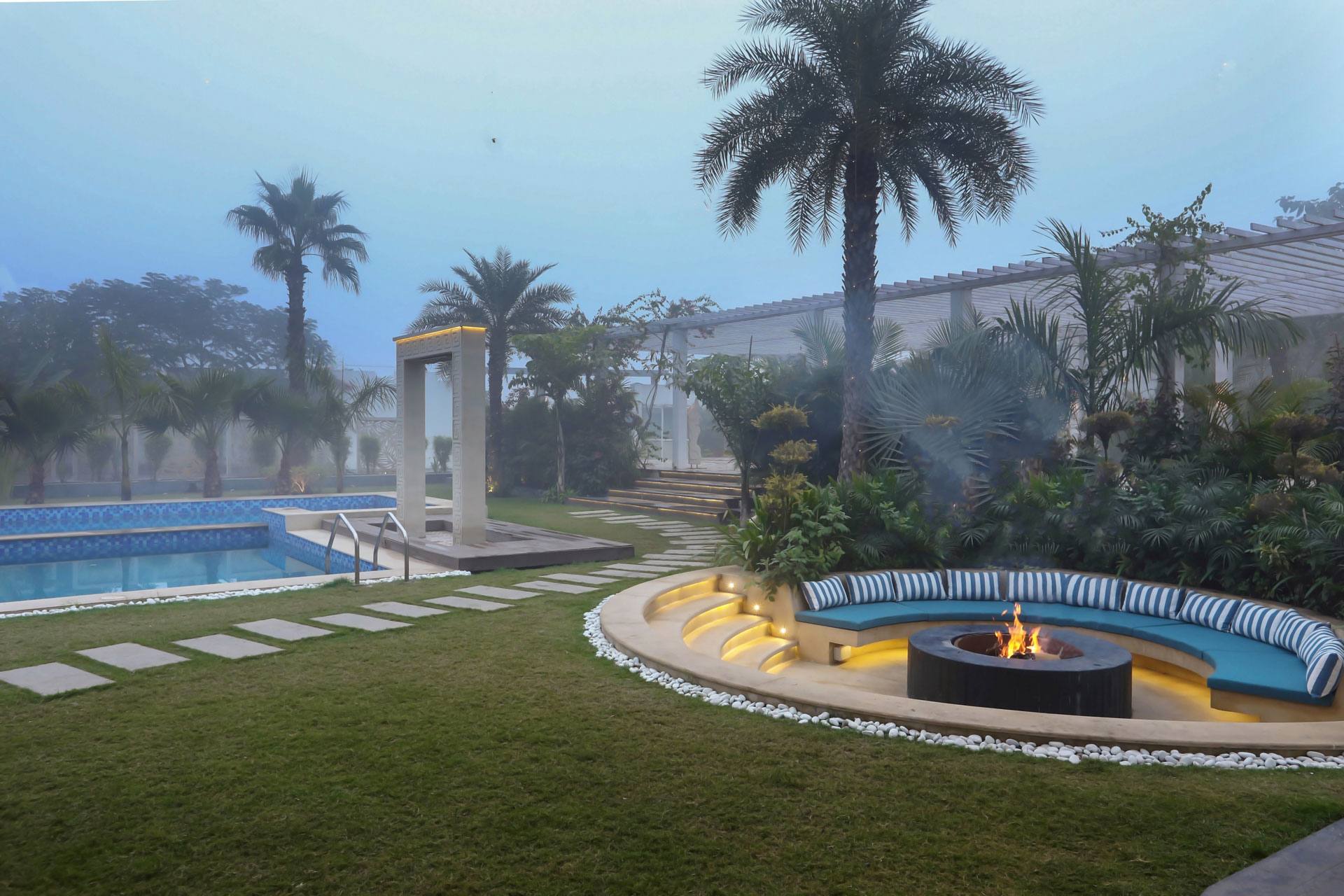 La Paradise W/ Outdoor Pool - Image 2