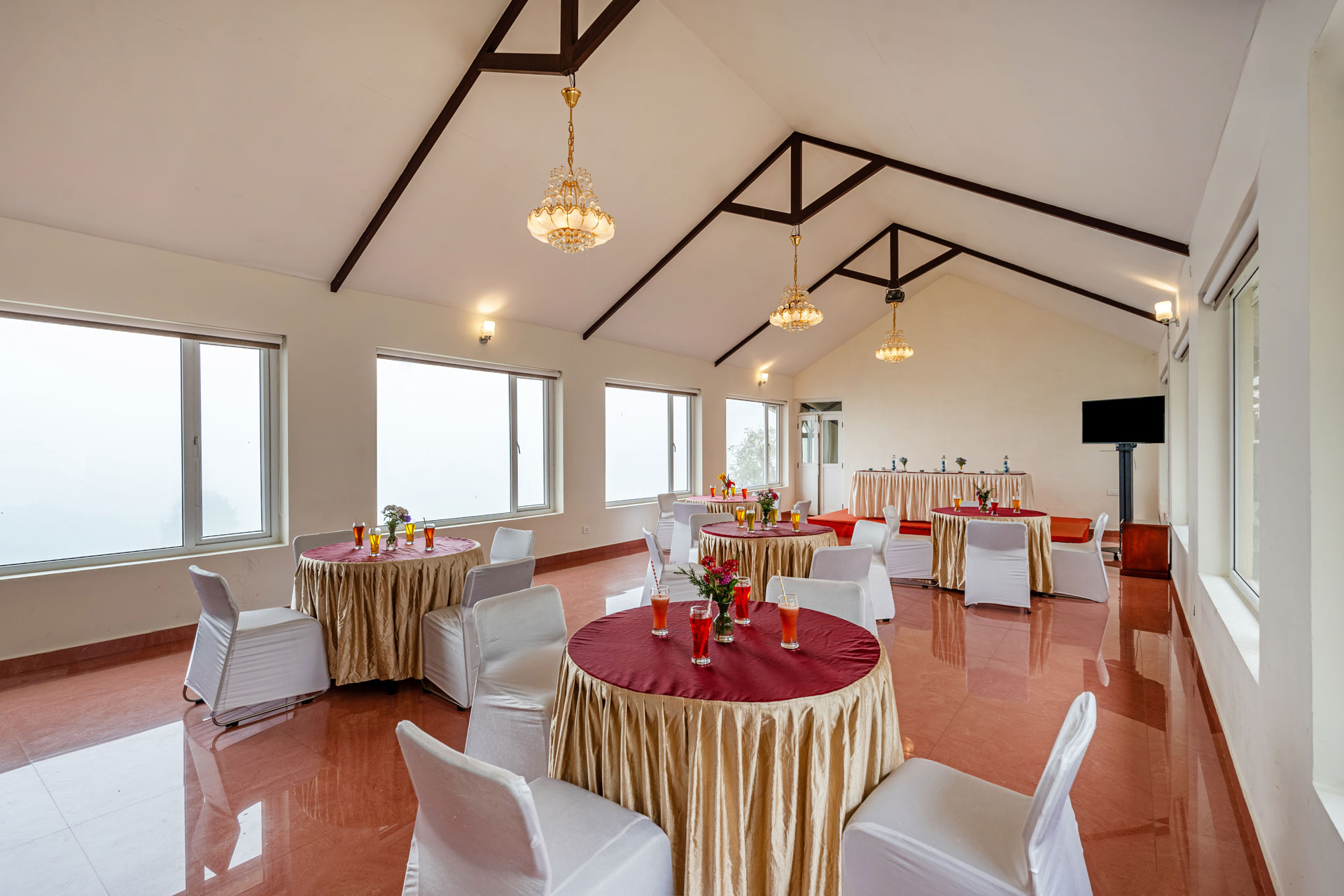 Luxury Room w/ Balcony @ Lakshmi Retreat - Kotagiri