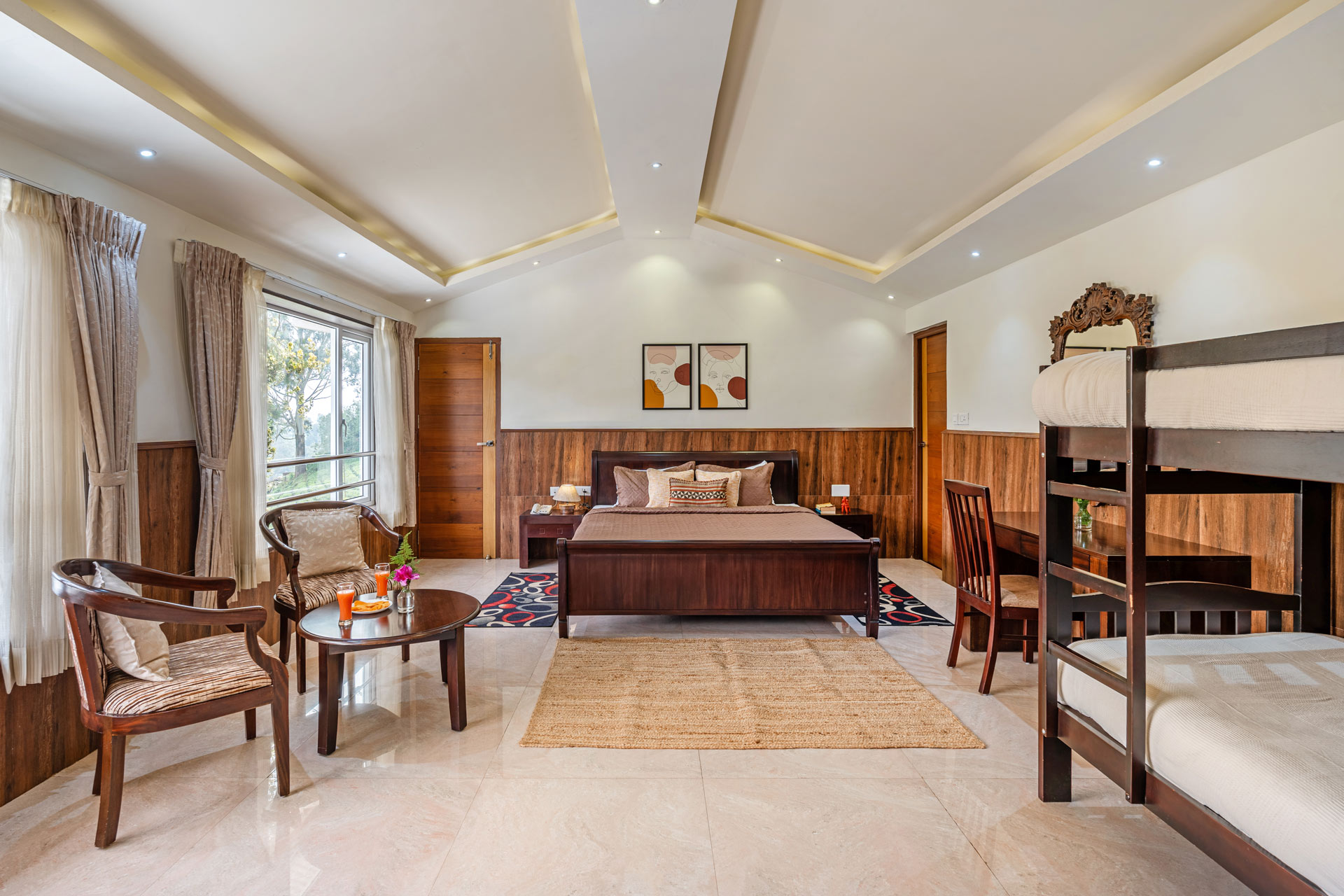 Luxury Room w/ Balcony @ Lakshmi Retreat - Kotagiri