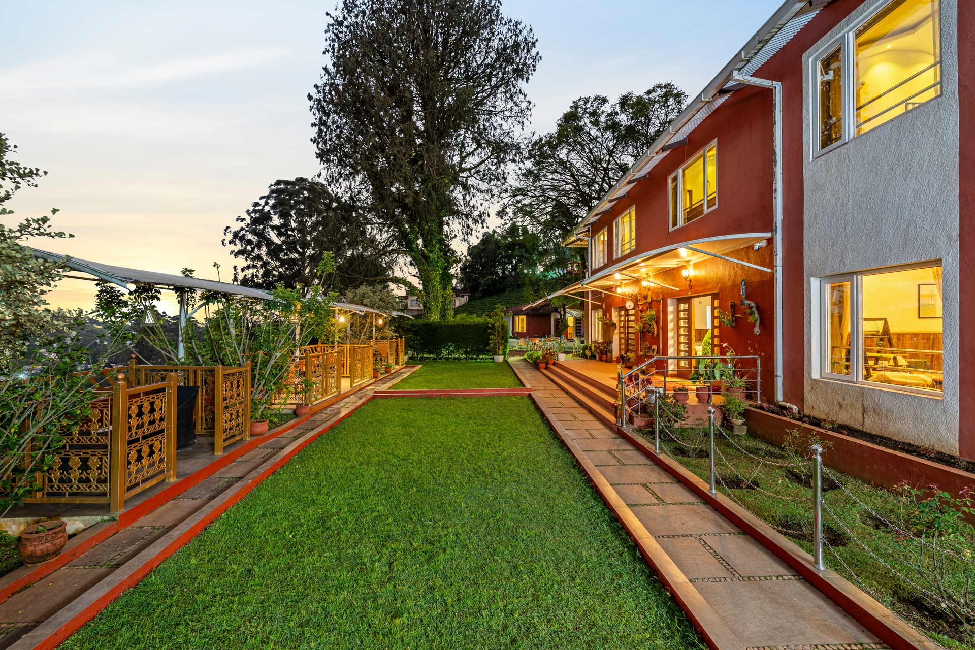 Luxury Room w/ Balcony @ Lakshmi Retreat - Kotagiri