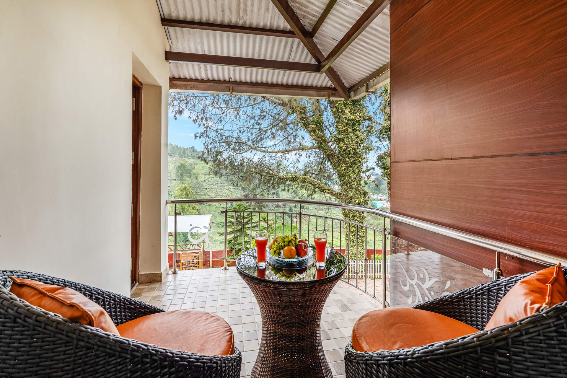 Luxury Room w/ Balcony @ Lakshmi Retreat - Kotagiri