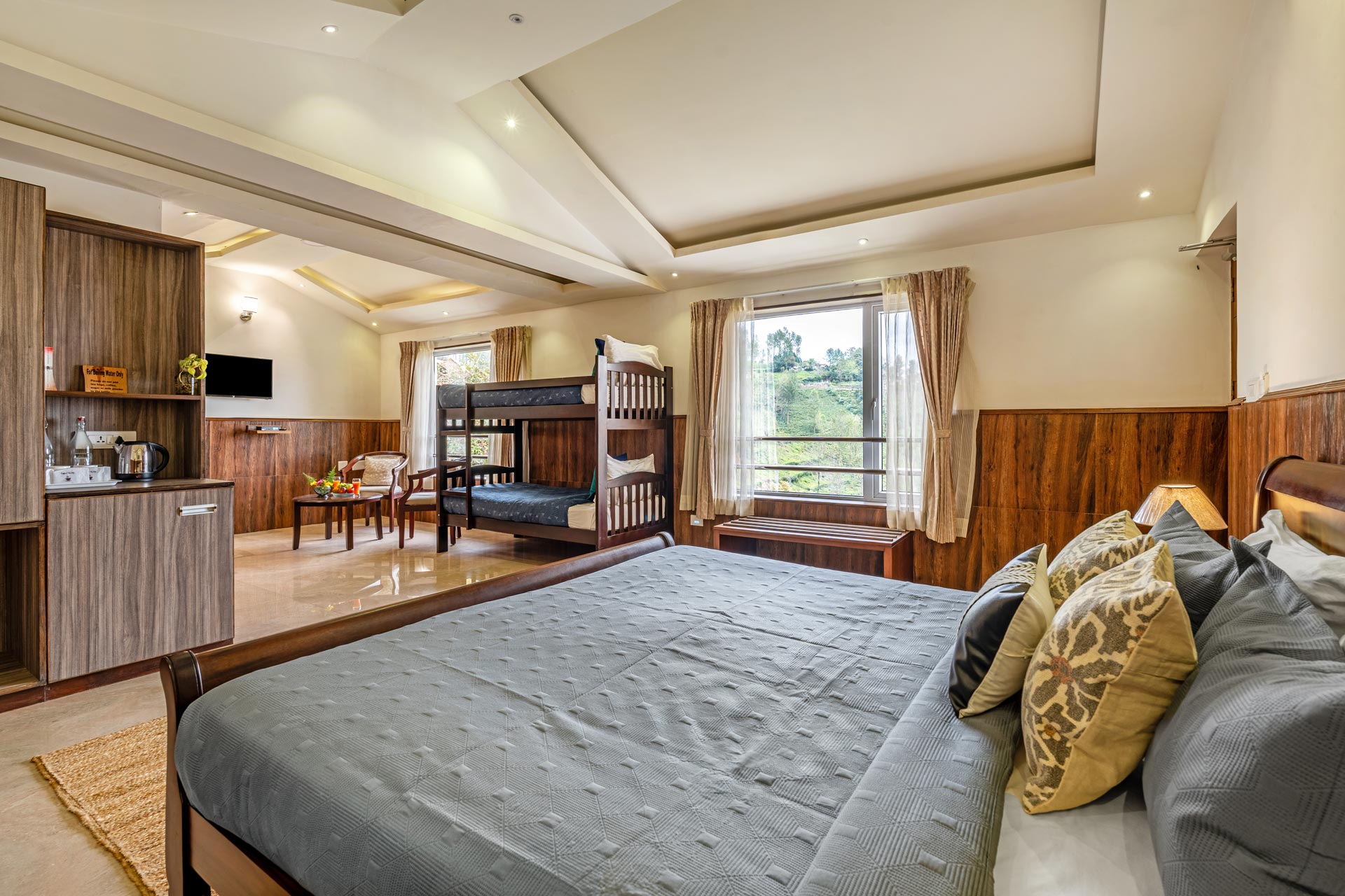 Luxury Room w/ Balcony @ Lakshmi Retreat - Kotagiri