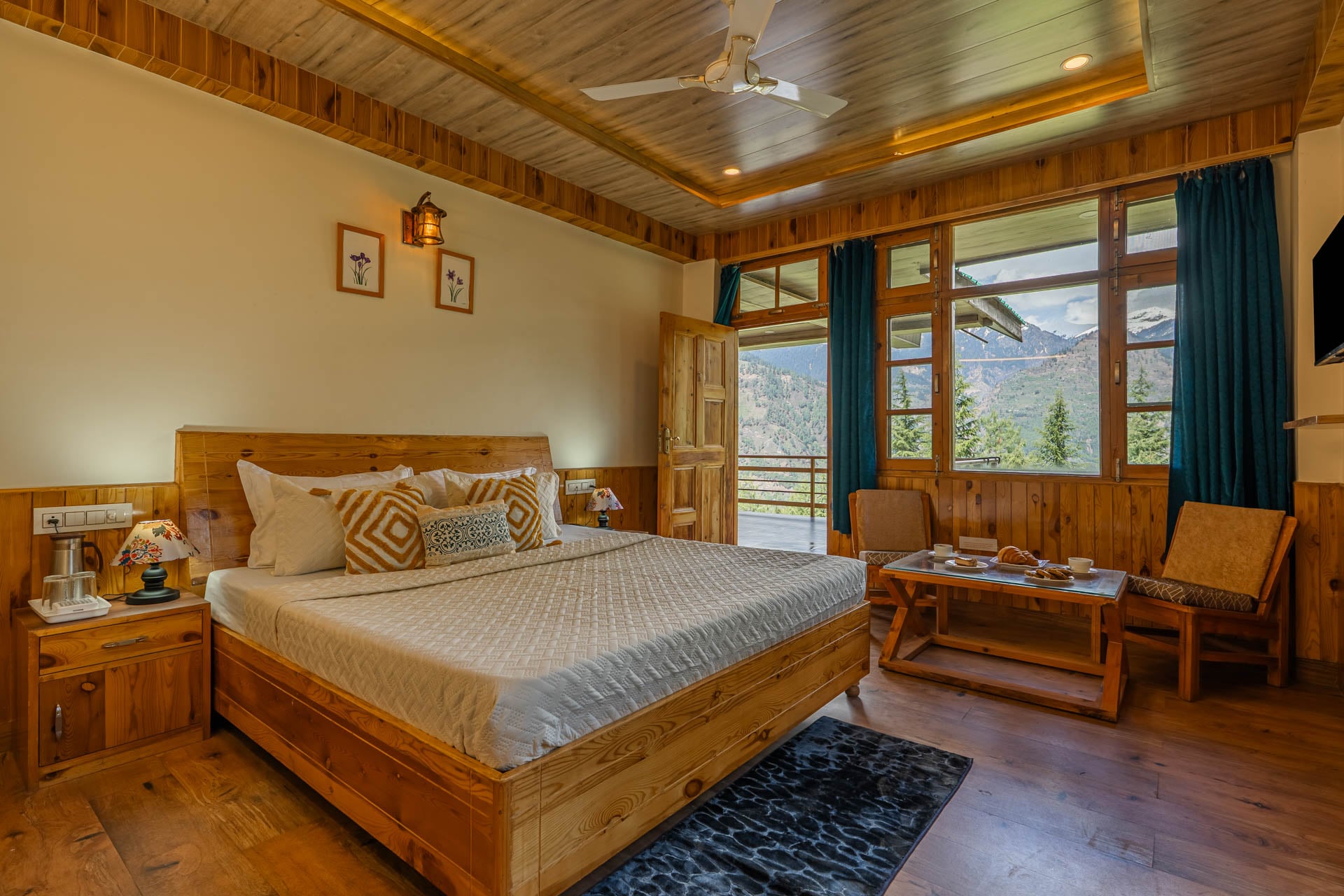 cosy bedrooms in a cottage in manali in december, open for bookings