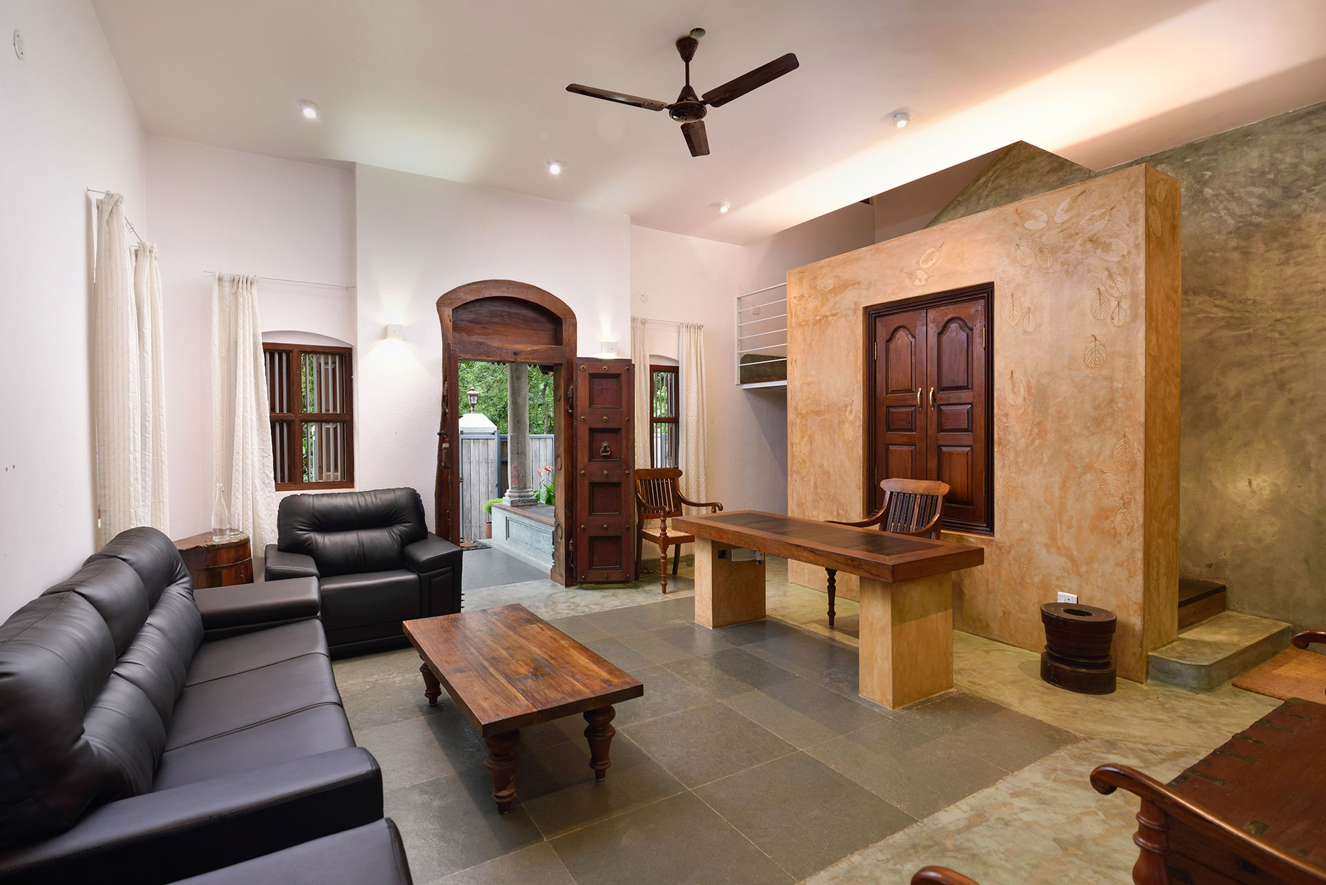 Balcony Room @ Shalom Villa - Image 5