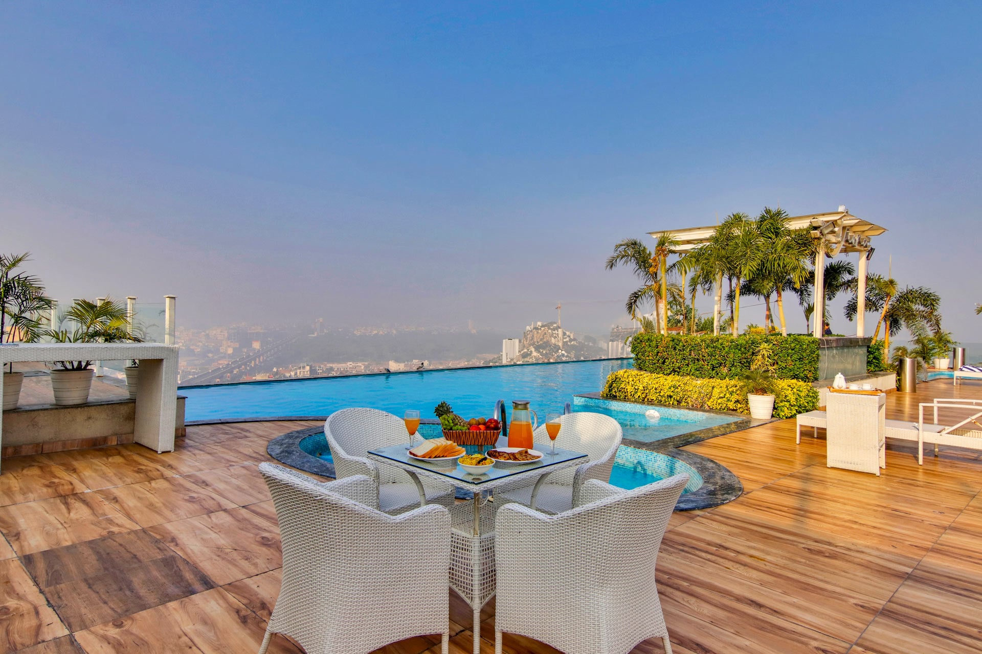 Skyline Studio Apartments