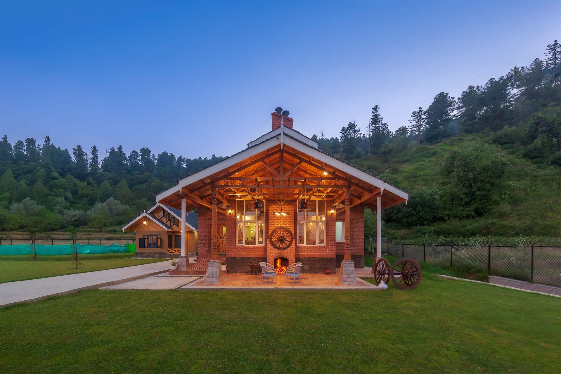 Suroor w/ Central Heating - Tangmarg - Image 4