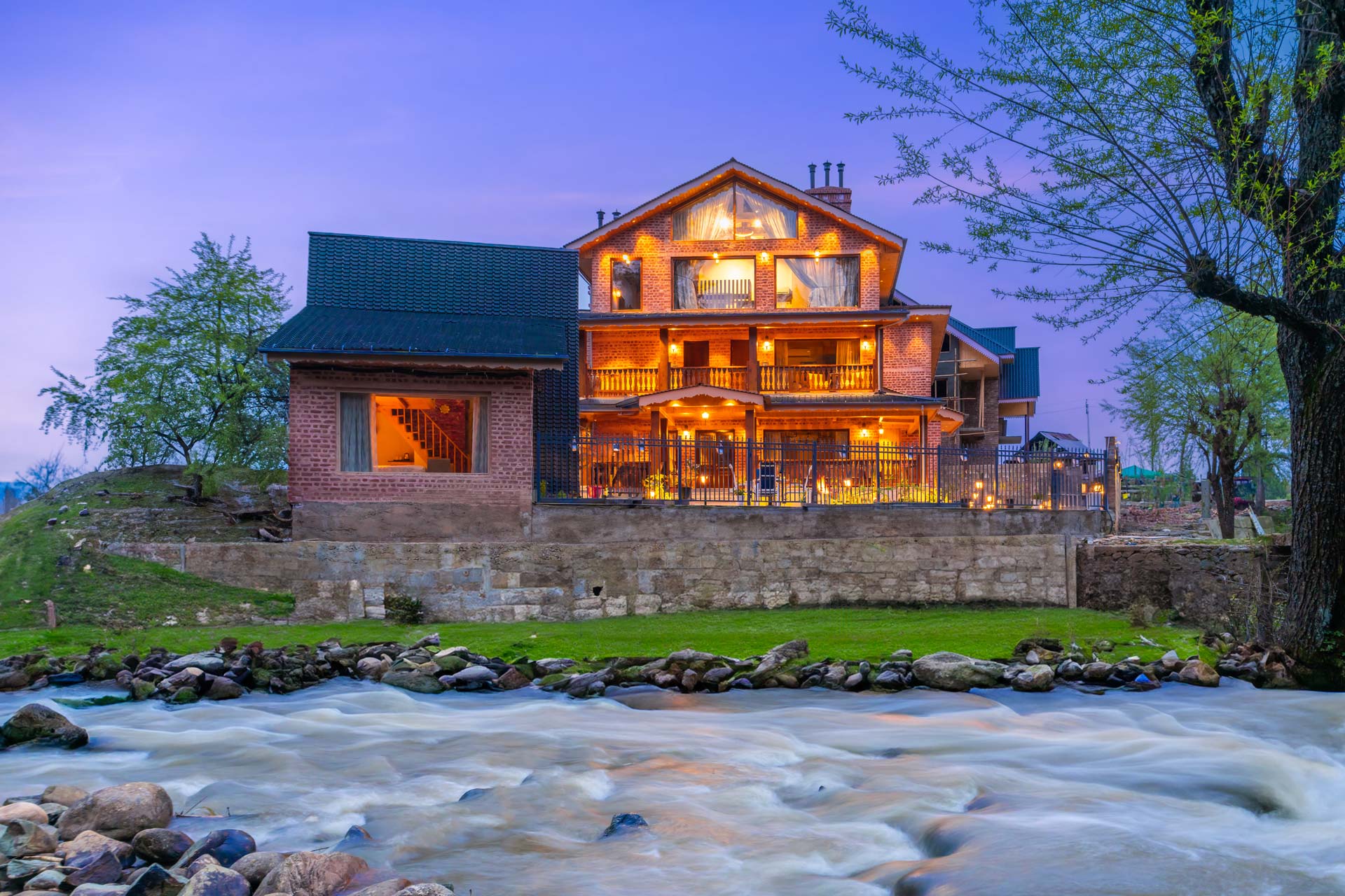 Teak @ Swiss Chalet - Tangmarg - 3BR - Image 2