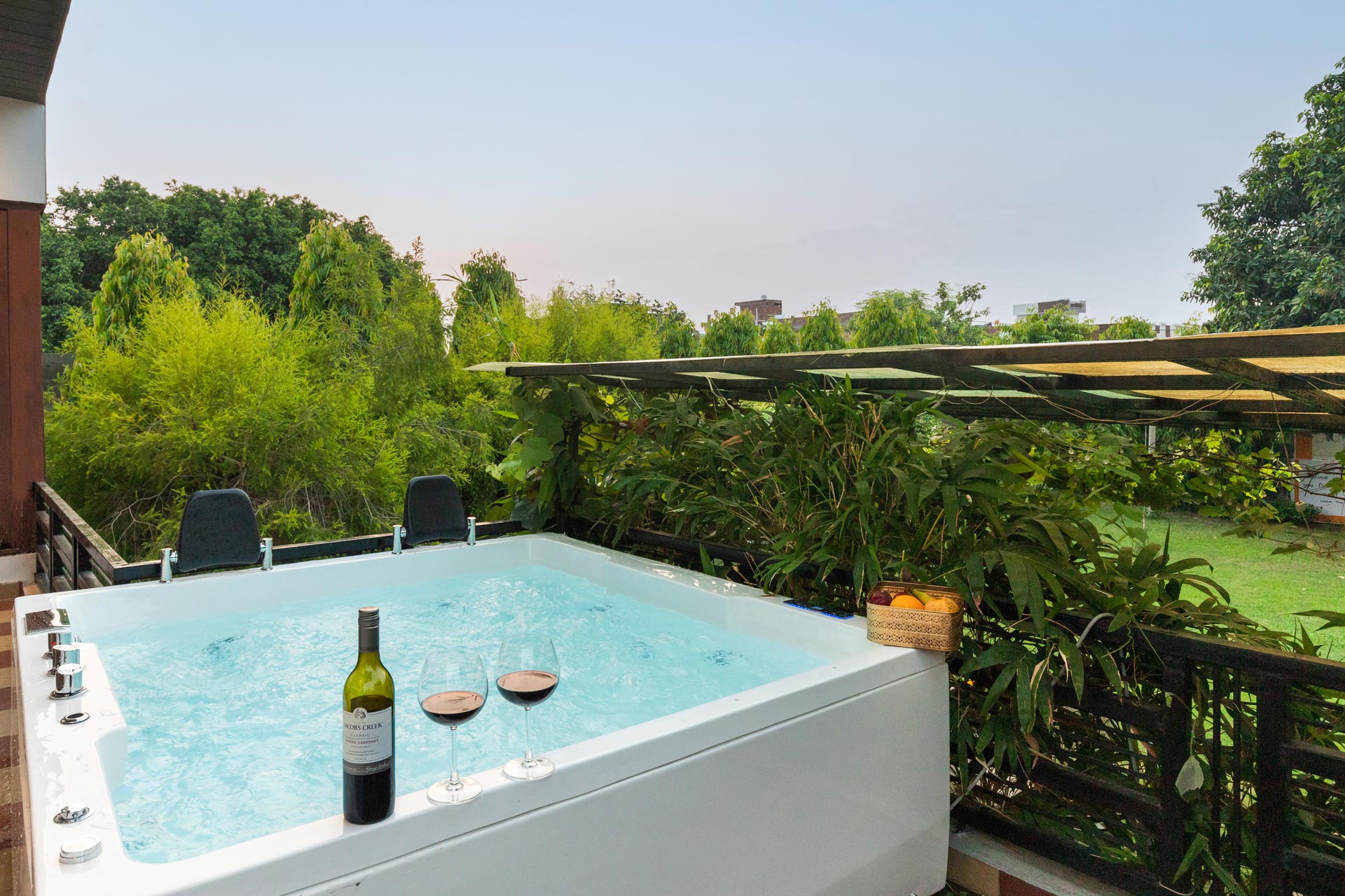 The Magnolia Farm w/ Indoor Pool & Jacuzzi - Image 3