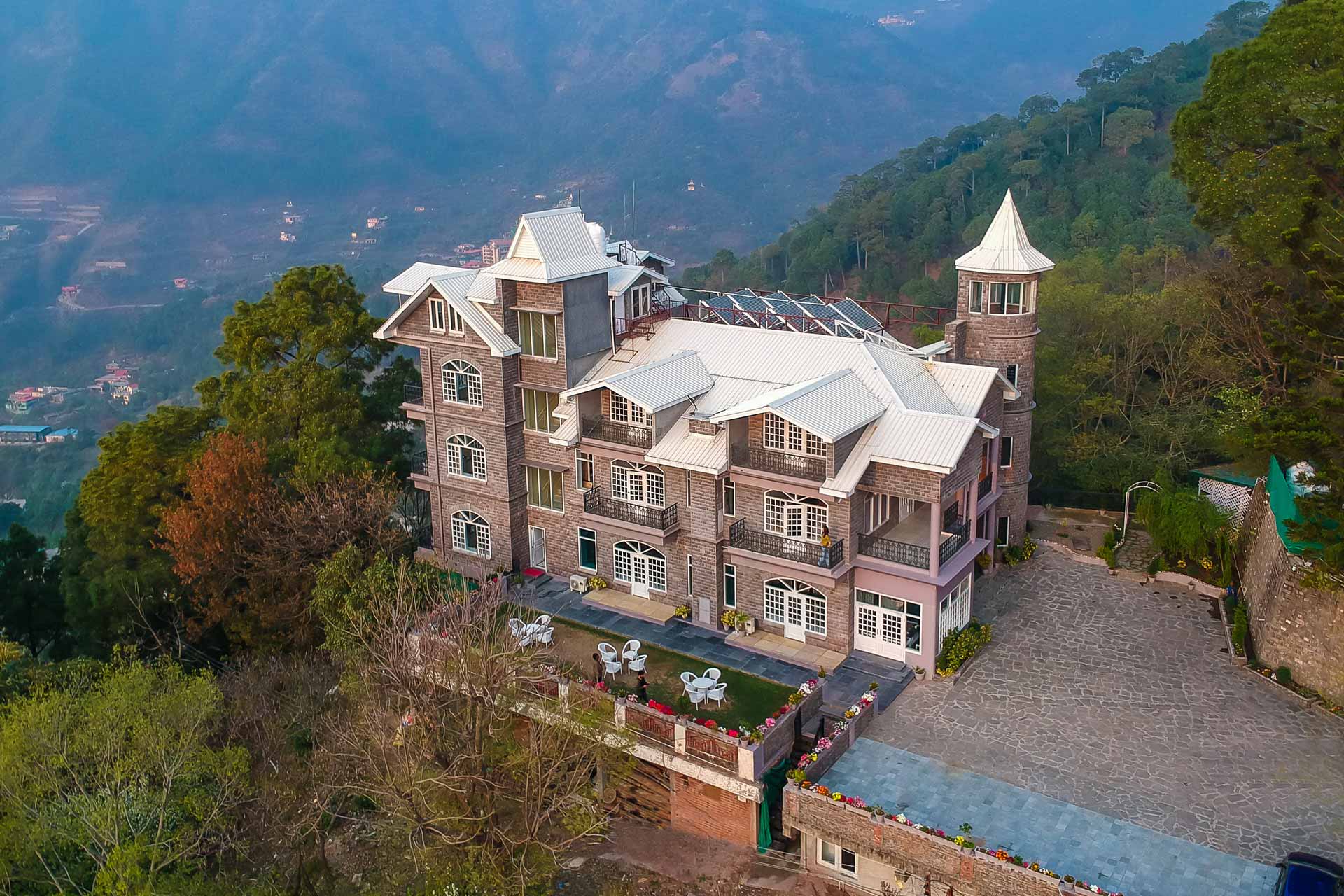 Book Your Luxurious Stay @ The Mansion - 8BHK In Kasauli, Himachal
